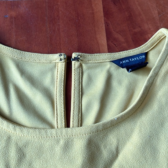 Ann Taylor beautiful cold shoulder yellow top xs - Picture 3 of 6